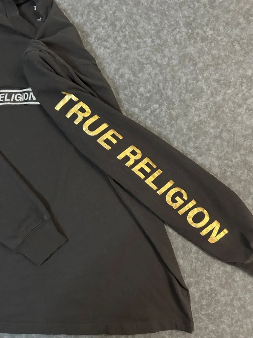 True Religion Long Sleeve Black and Gold T Shirt Size Small